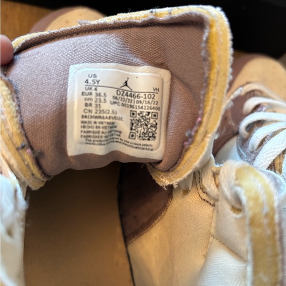 AIR JORDAN Youth Size 4.5Y - MID SE CRAFT GS “Inside Out - Taupe Haze - Picture 11 of 13